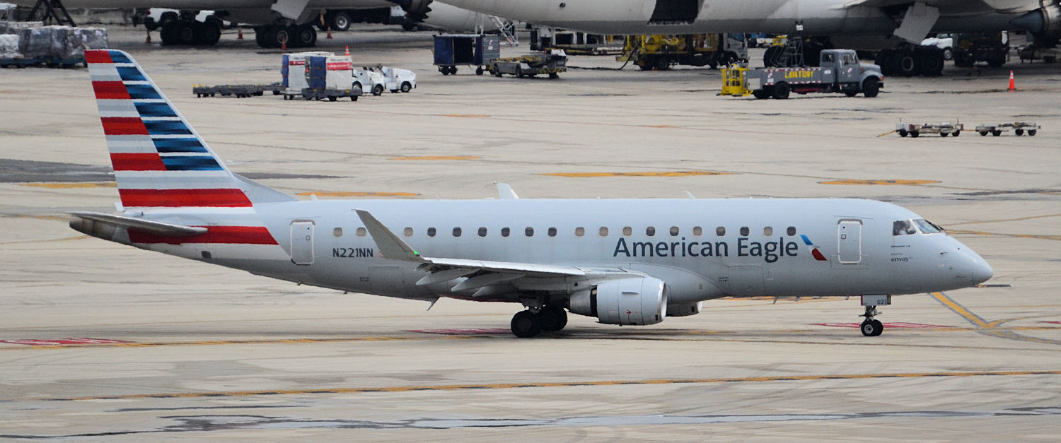 N221NN/N221NN American Eagle Embraer ERJ-175LR Photo by Warthog1 - AVSpotters.com