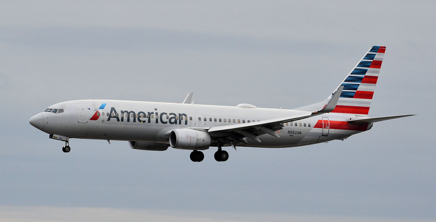 N982AN/N982AN American Airlines Boeing 737-823(WL) Photo by Warthog1 - AVSpotters.com