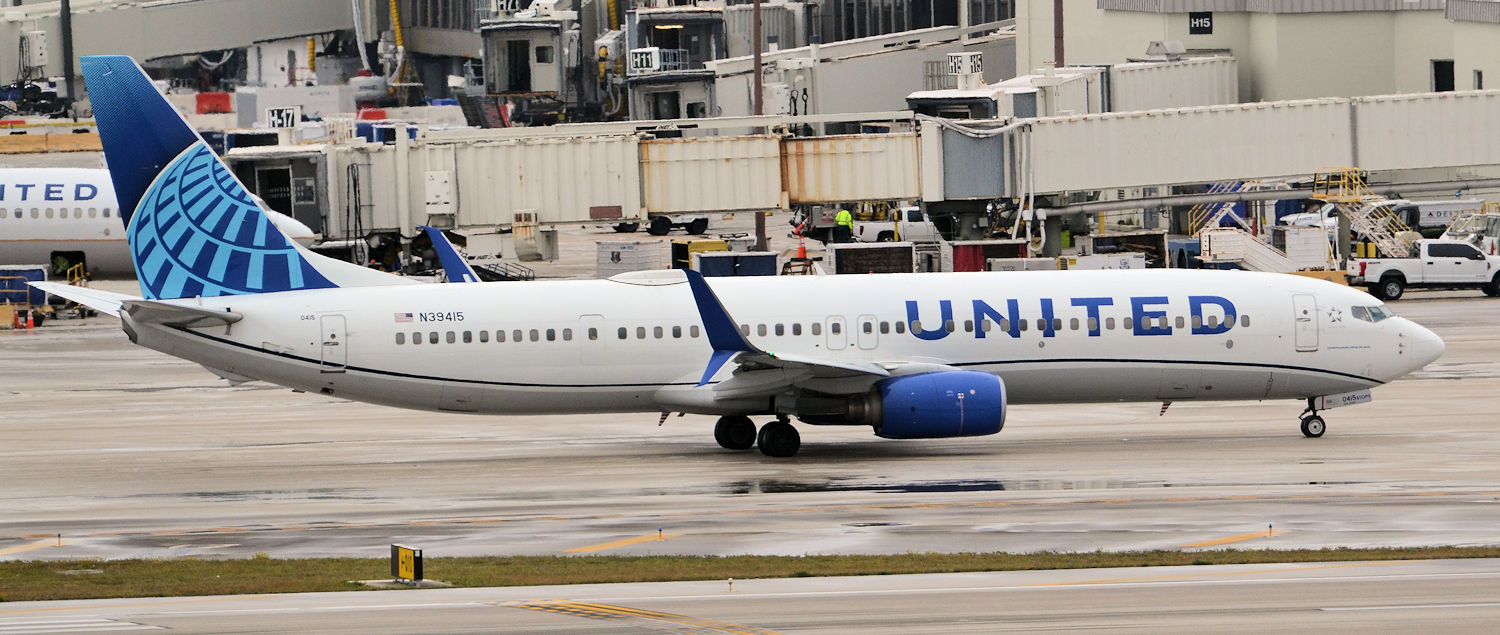 N39415/N39415 United Airlines Boeing 737-924ER(WL) Photo by Warthog1 - AVSpotters.com