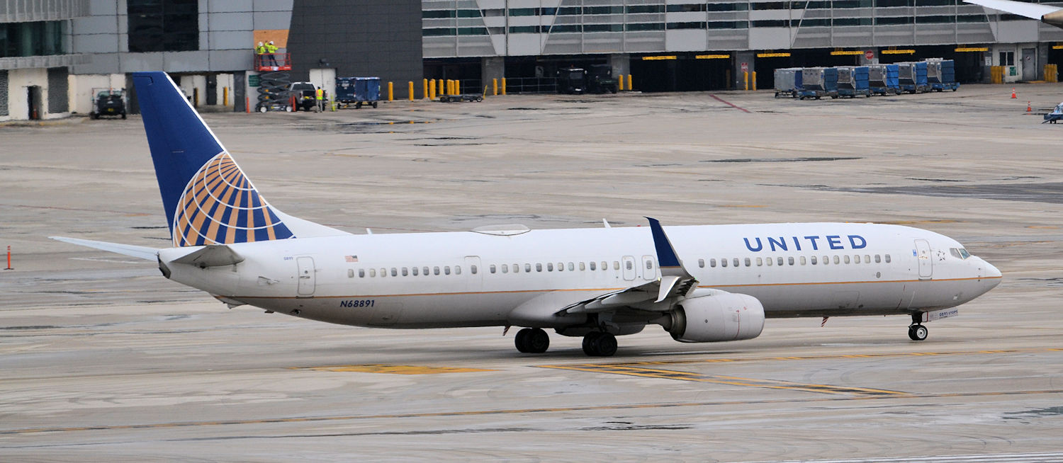 N68891/N68891 United Airlines Boeing 737-924ER(WL) Photo by Warthog1 - AVSpotters.com