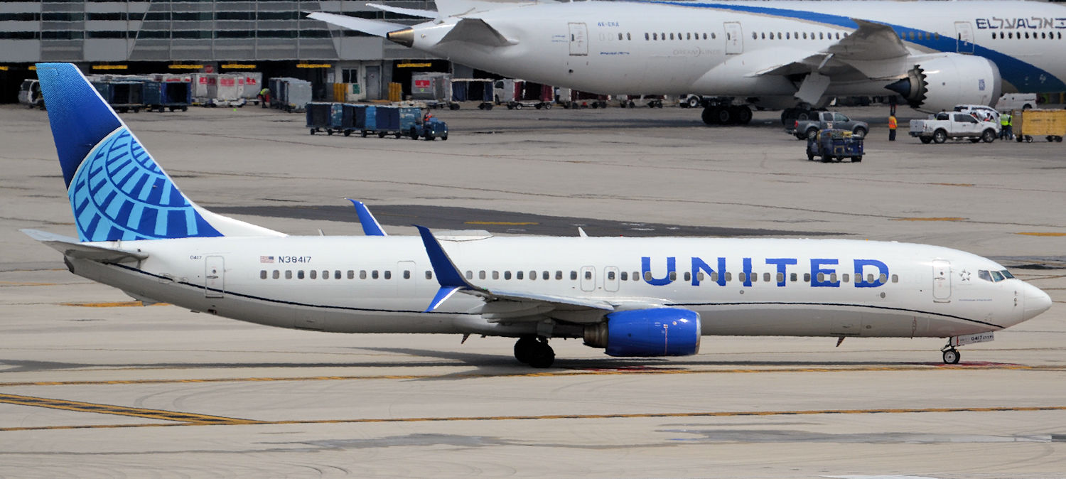 N38417/N38417 United Airlines Boeing 737-924ER(WL) Photo by Warthog1 - AVSpotters.com