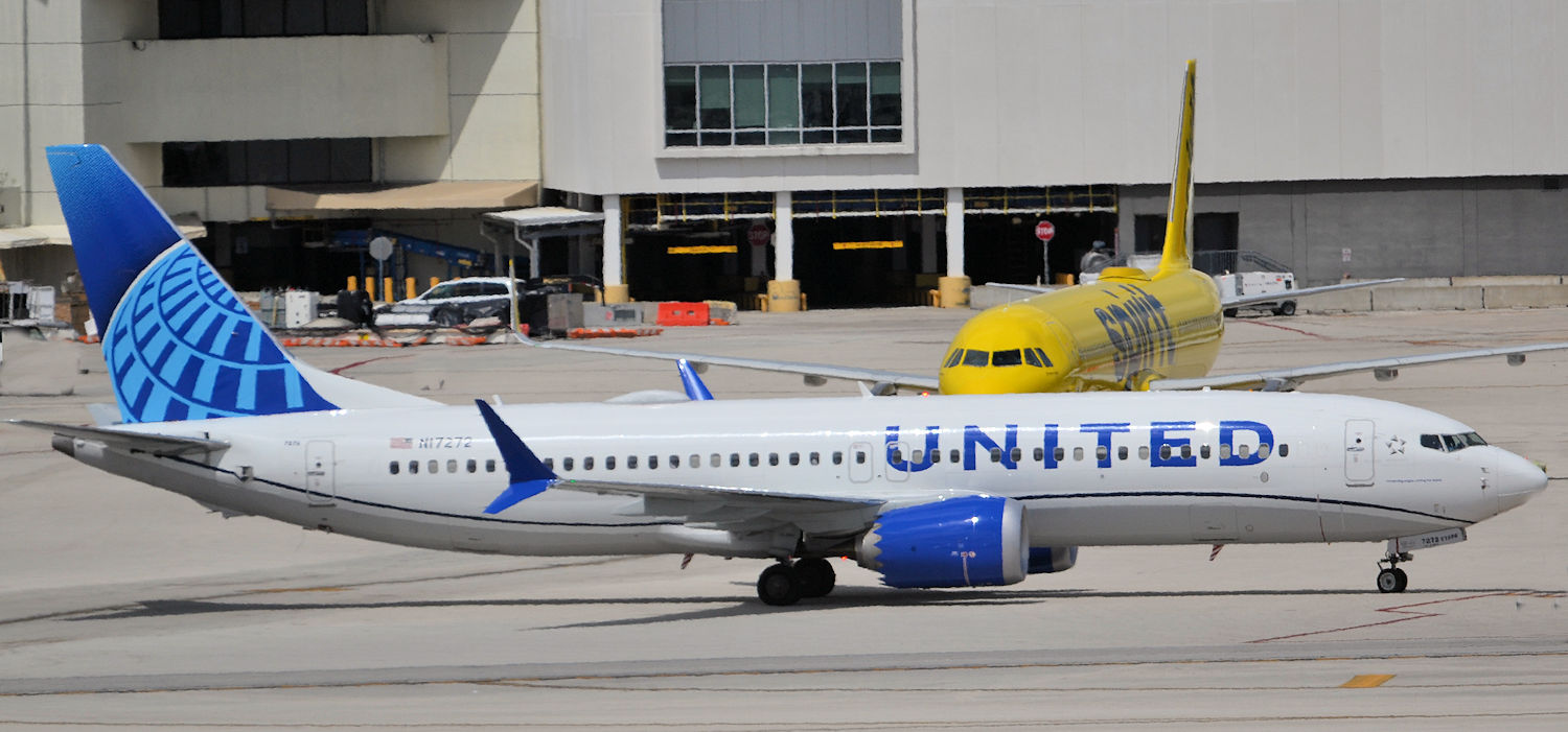 N17272/N17272 United Airlines Boeing 737-MAX8 Photo by Warthog1 - AVSpotters.com