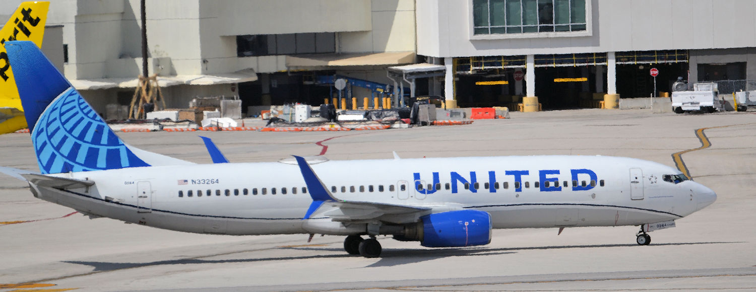 N33264/N33264 United Airlines Boeing 737-824(WL) Photo by Warthog1 - AVSpotters.com