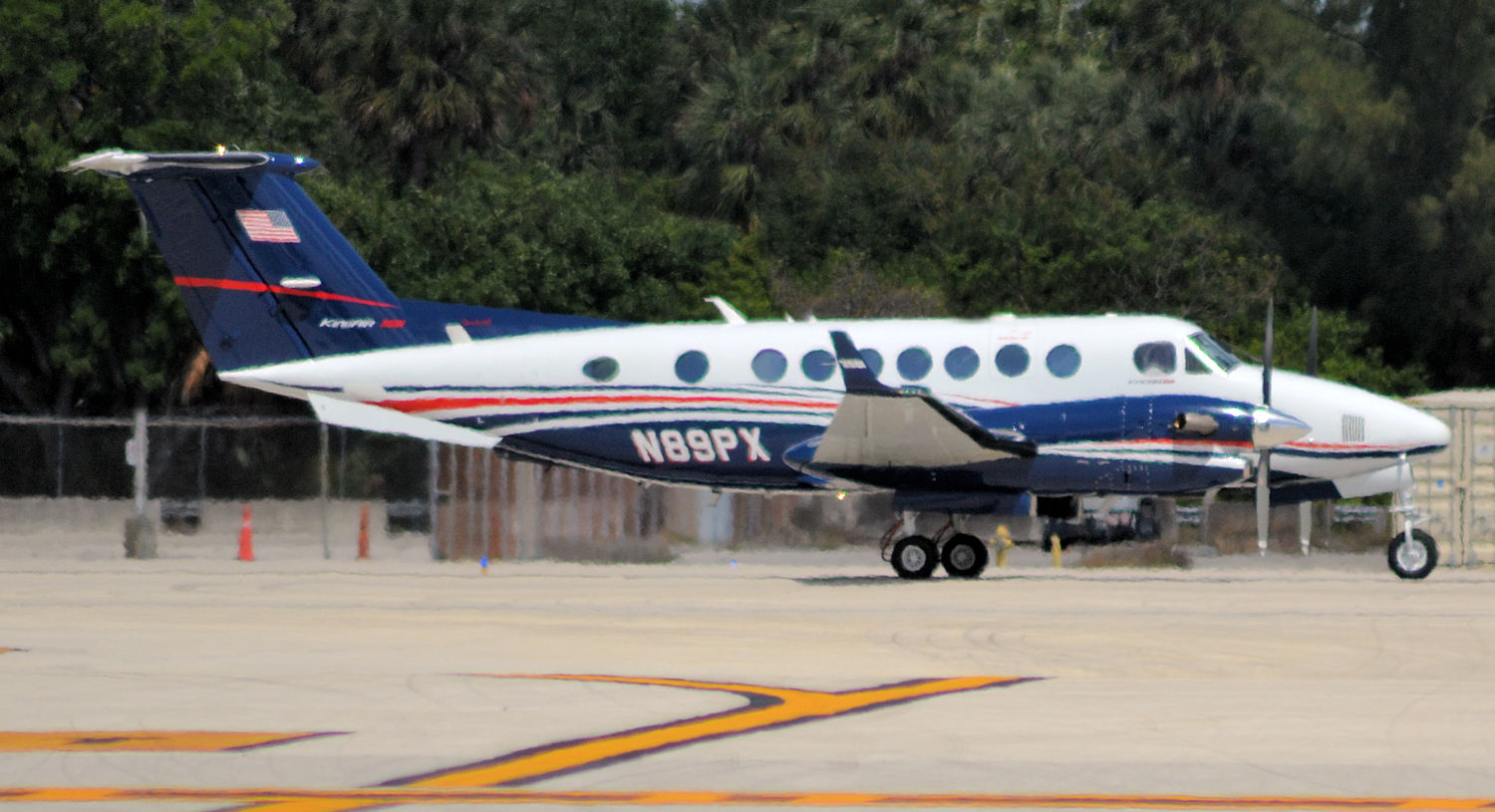 N89PX/N89PX Corporate Beechcraft 350 Super King Air Photo by Warthog1 - AVSpotters.com