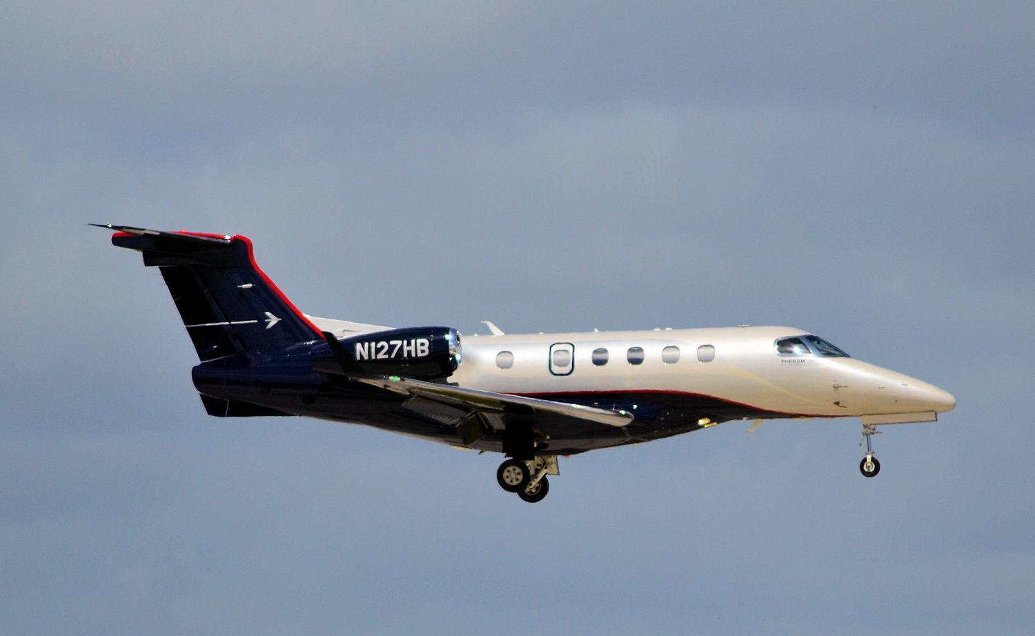 N127HB/N127HB Corporate Embraer EMB-505 Phenom 300 Photo by Warthog1 - AVSpotters.com