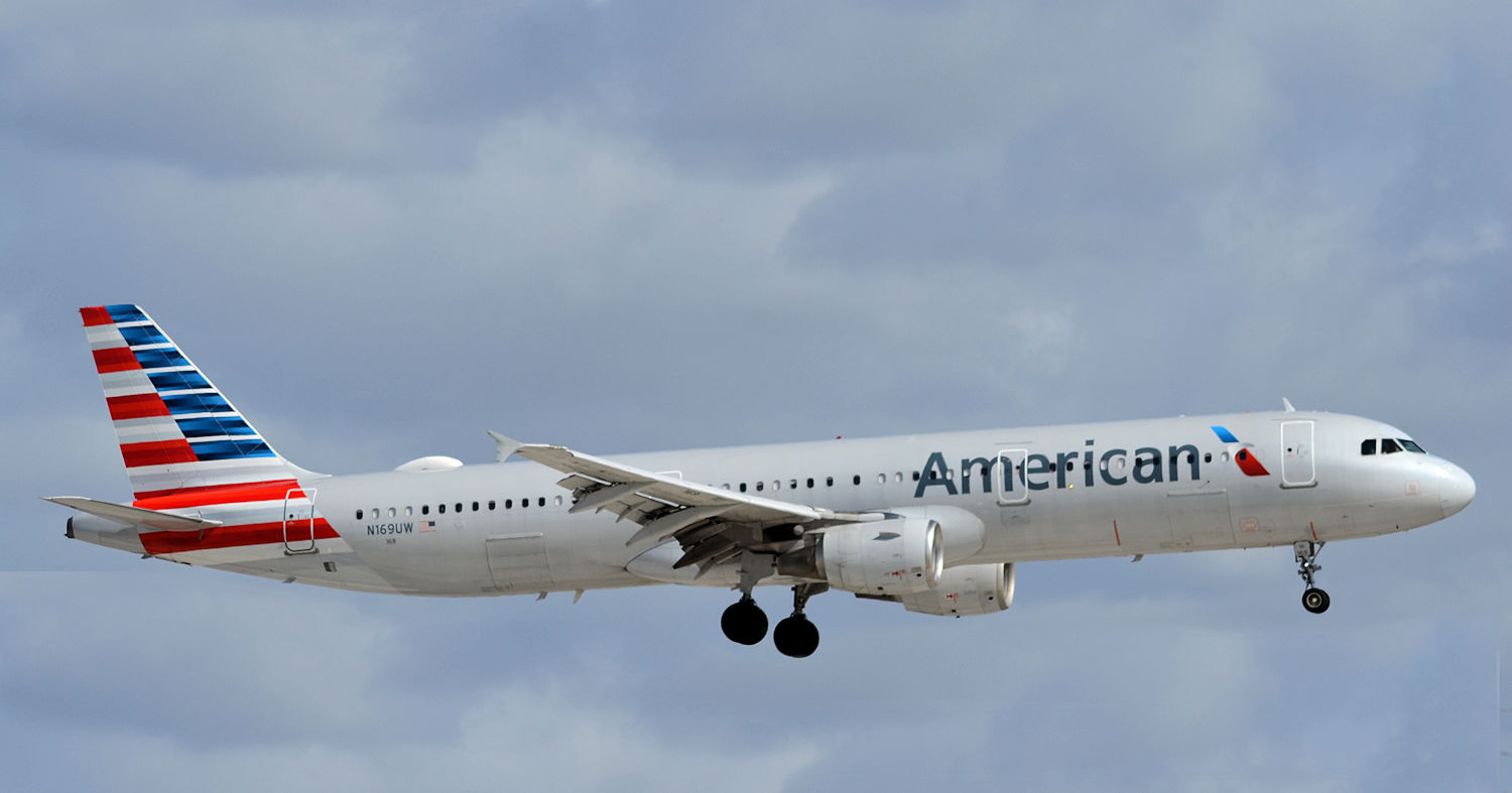 N169UW/N169UW American Airlines Airbus A321-211 Photo by Warthog1 - AVSpotters.com