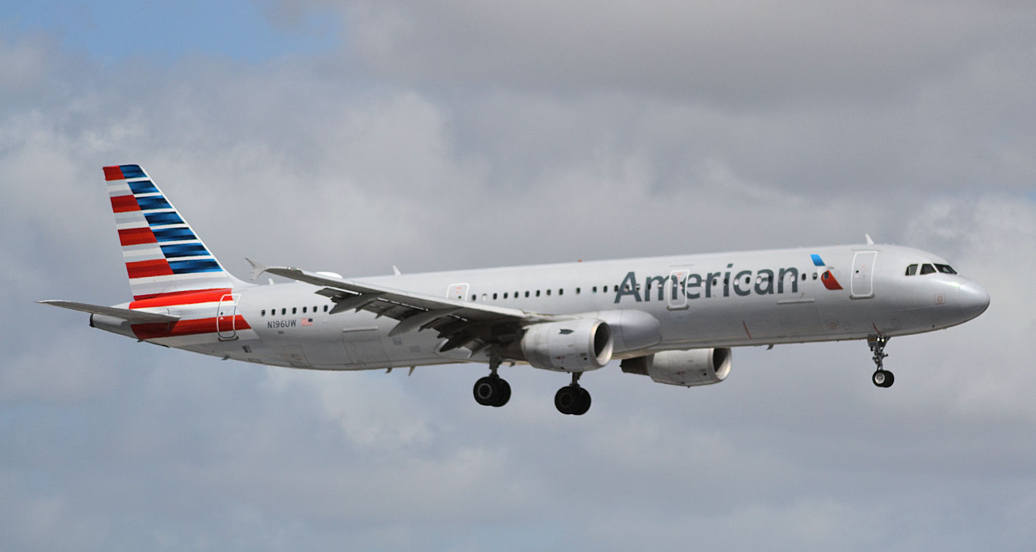 N196UW/N196UW American Airlines Airbus A321-211 Photo by Warthog1 - AVSpotters.com