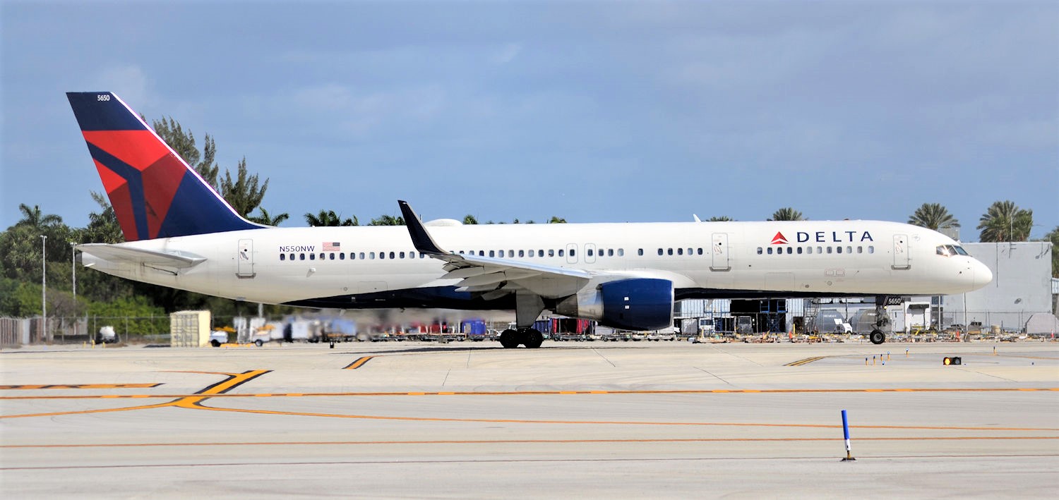 N550NW/N550NW Delta Air Lines Boeing 757-251(WL) Photo by Warthog1 - AVSpotters.com