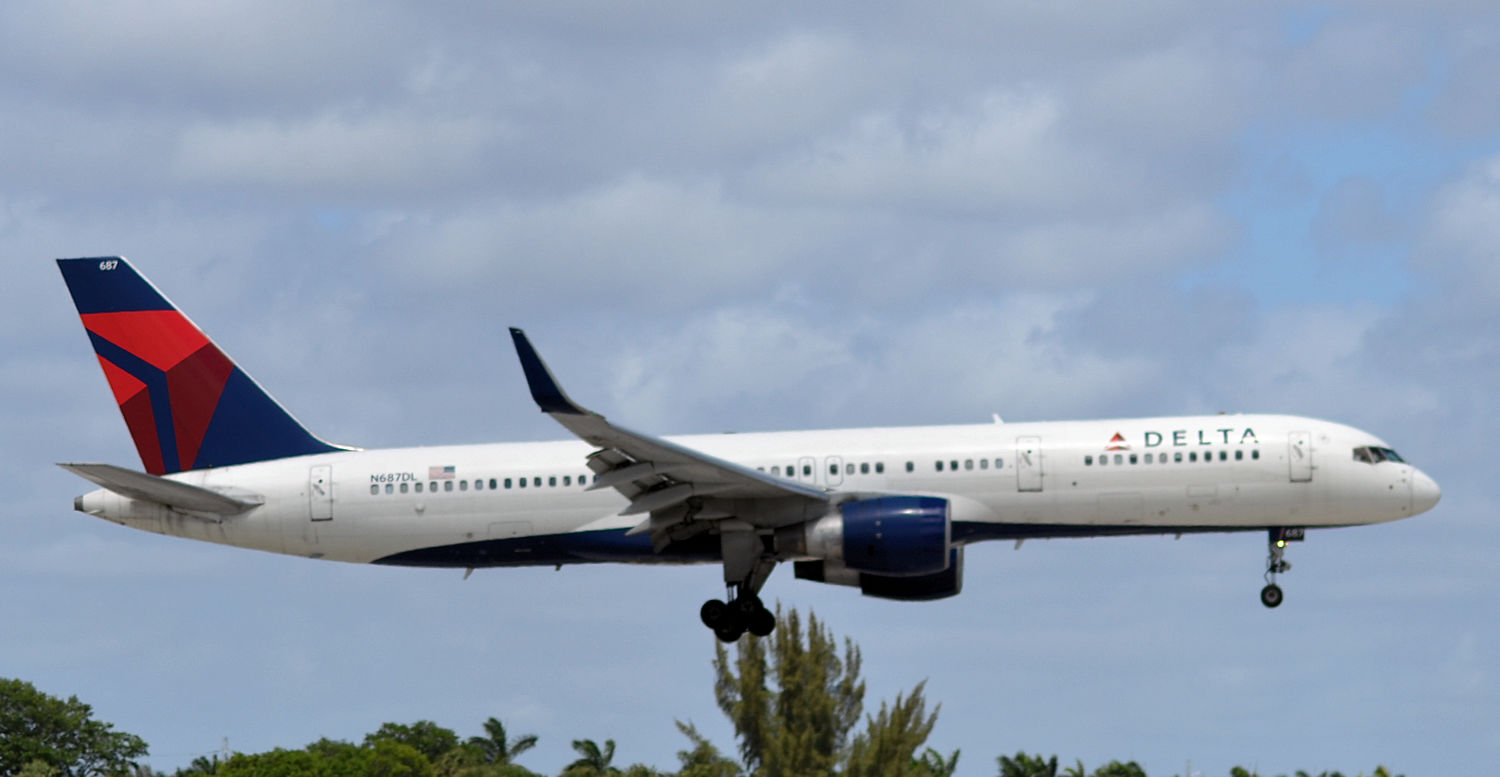 N687DL/N687DL Delta Air Lines Boeing 757-232(WL) Photo by Warthog1 - AVSpotters.com