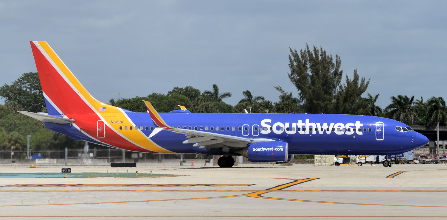 N8318F/N8318F Southwest Airlines Boeing 737-8H4(WL) Photo by Warthog1 - AVSpotters.com