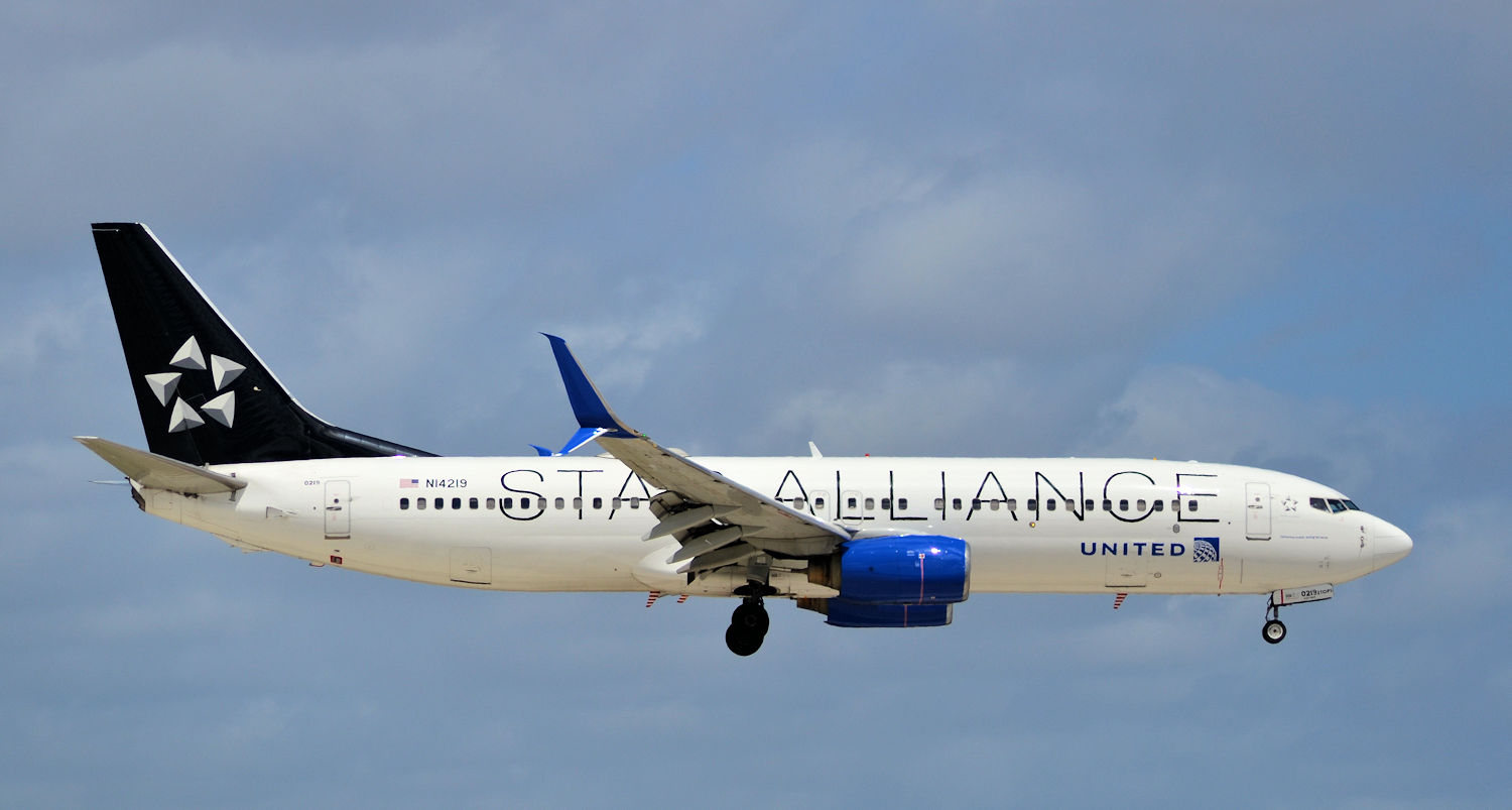 N14219/N14219 United Airlines Boeing 737-824(WL) Photo by Warthog1 - AVSpotters.com