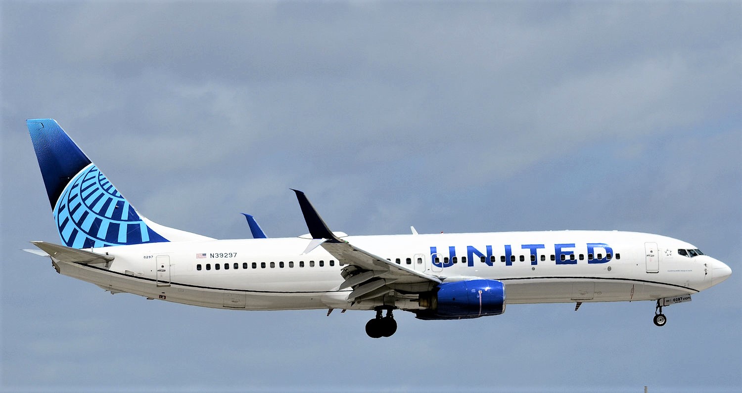 N39297/N39297 United Airlines Boeing 737-824(WL) Photo by Warthog1 - AVSpotters.com