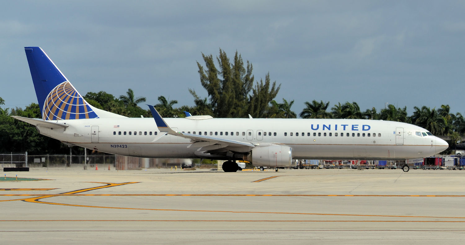 N39423/N39423 United Airlines Boeing 737-924ER(WL) Photo by Warthog1 - AVSpotters.com