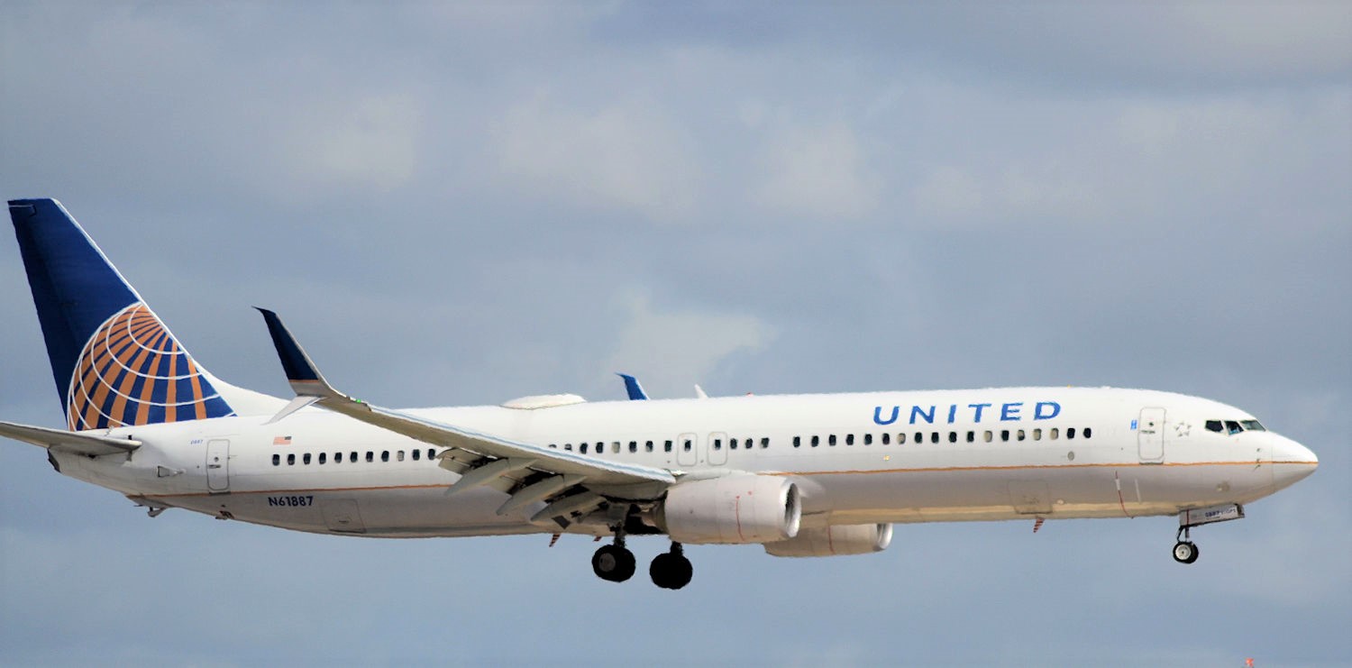 N61887/N61887 United Airlines Boeing 737-924ER(WL) Photo by Warthog1 - AVSpotters.com