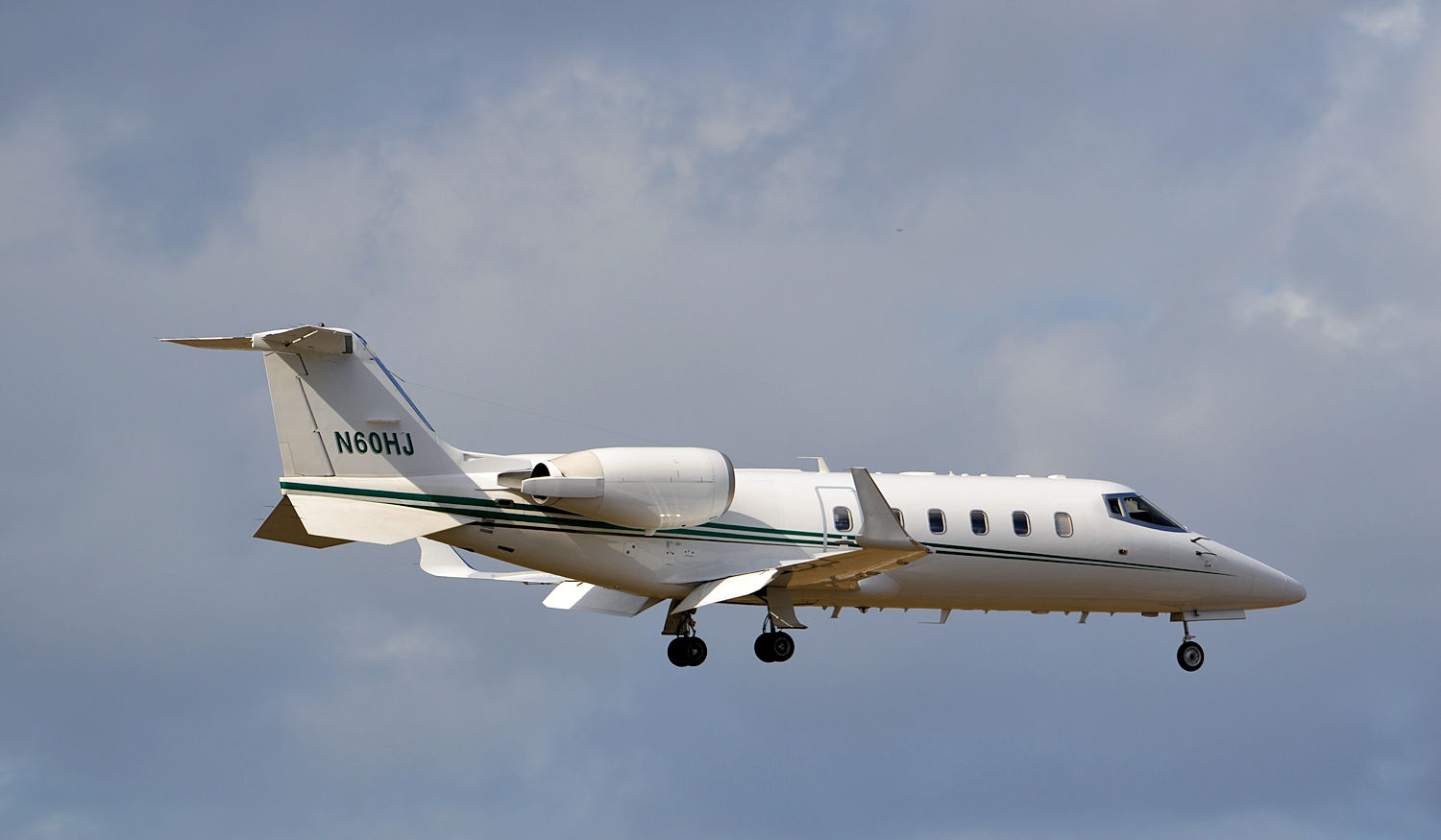 N60HJ/N60HJ Corporate Bombardier Learjet 60XR Photo by Warthog1 - AVSpotters.com