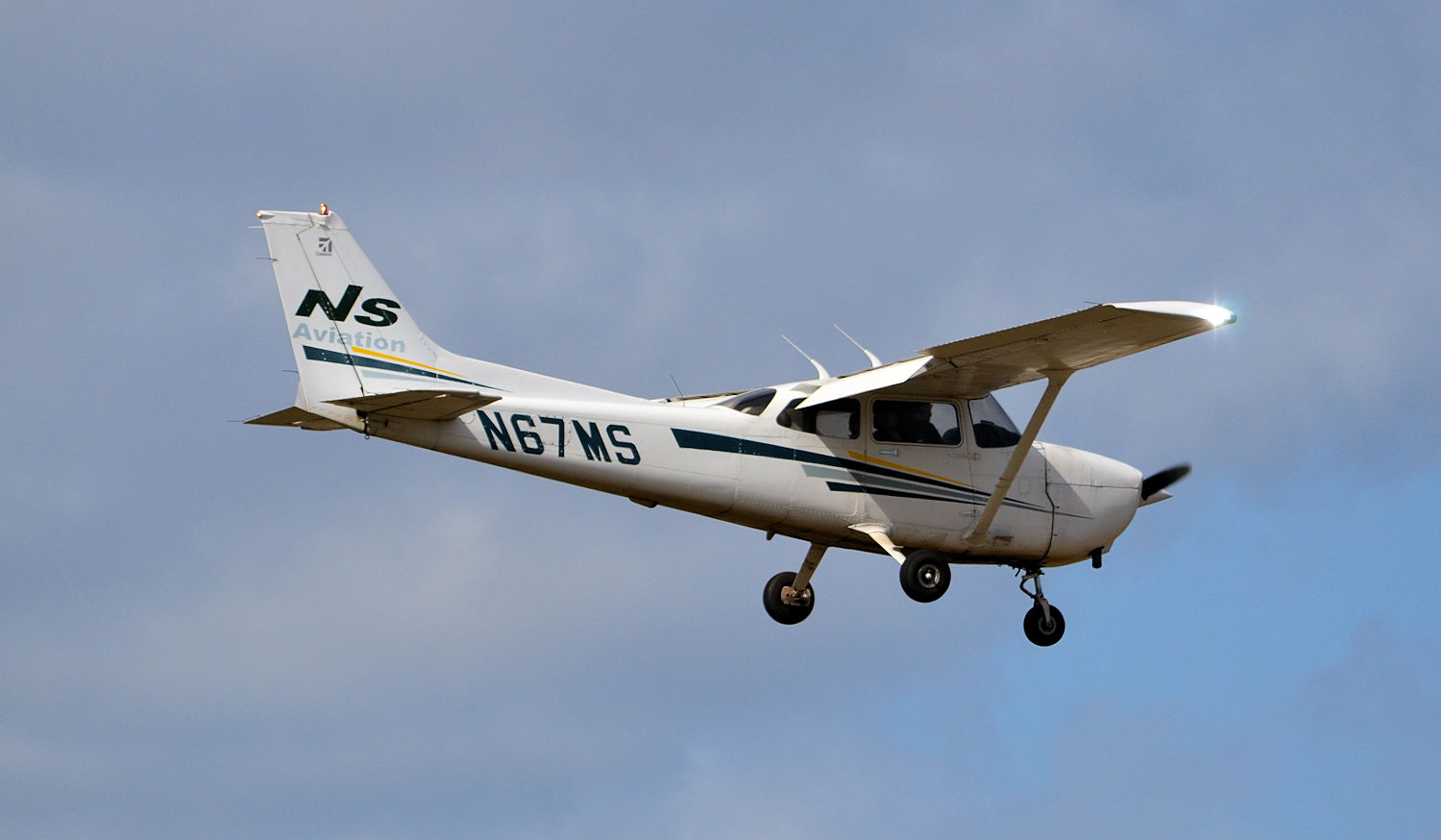 N67MS/N67MS Private Cessna Cessna 172S Skyhawk Photo by Warthog1 - AVSpotters.com
