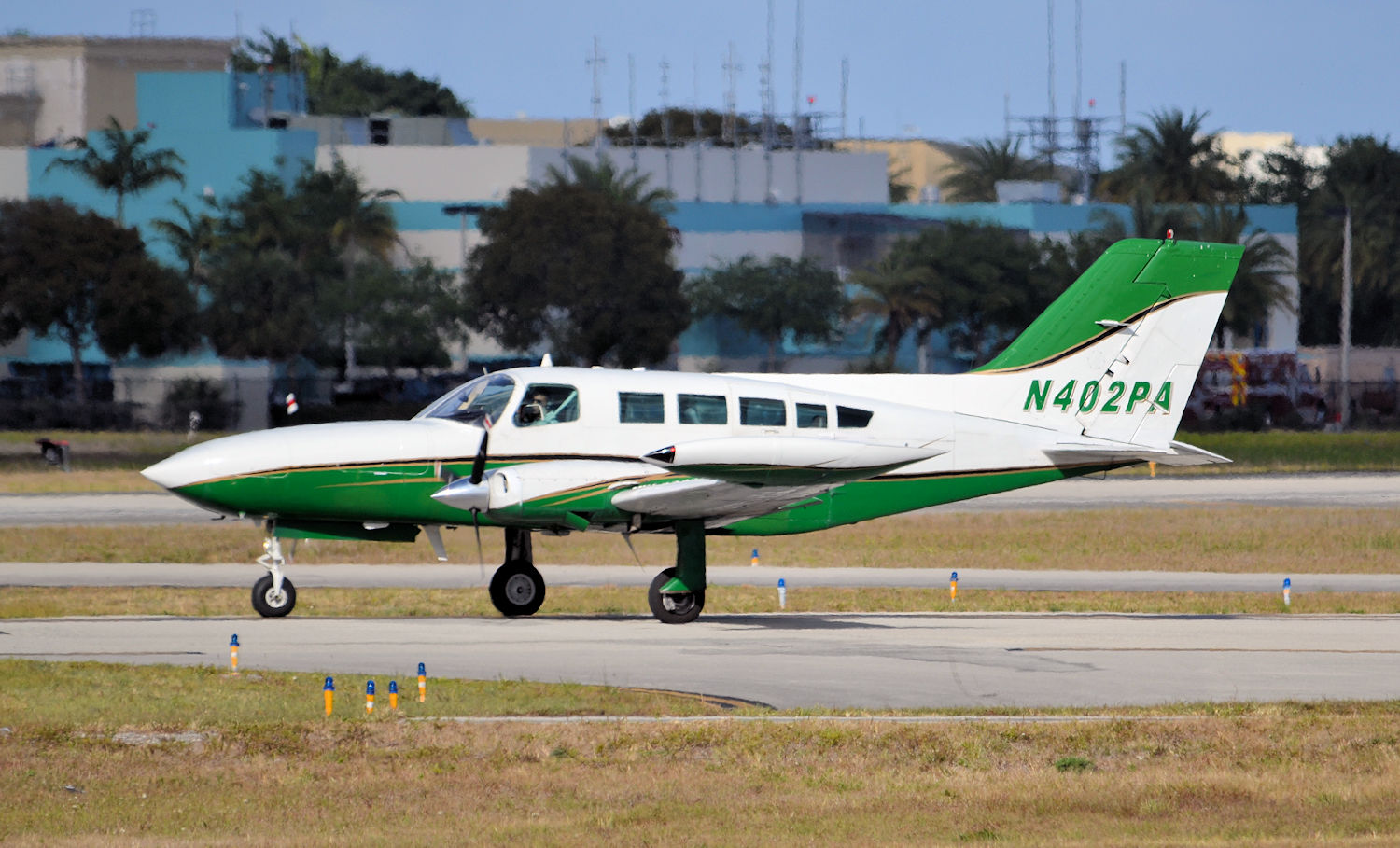 N402PA/N402PA Corporate Cessna Cessna 402B Photo by Warthog1 - AVSpotters.com