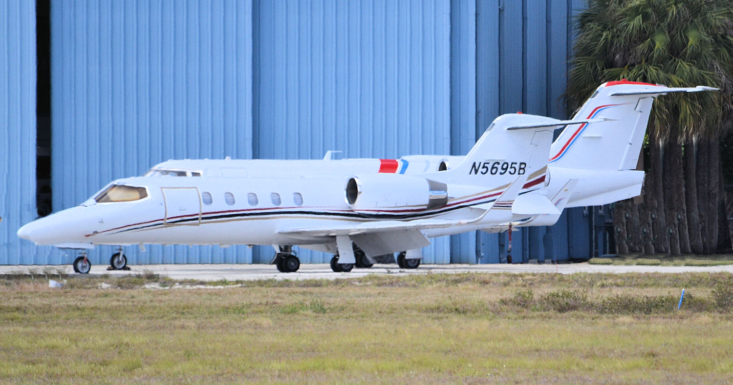 N5695B/N5695B Corporate Bombardier Learjet 31A Photo by Warthog1 - AVSpotters.com