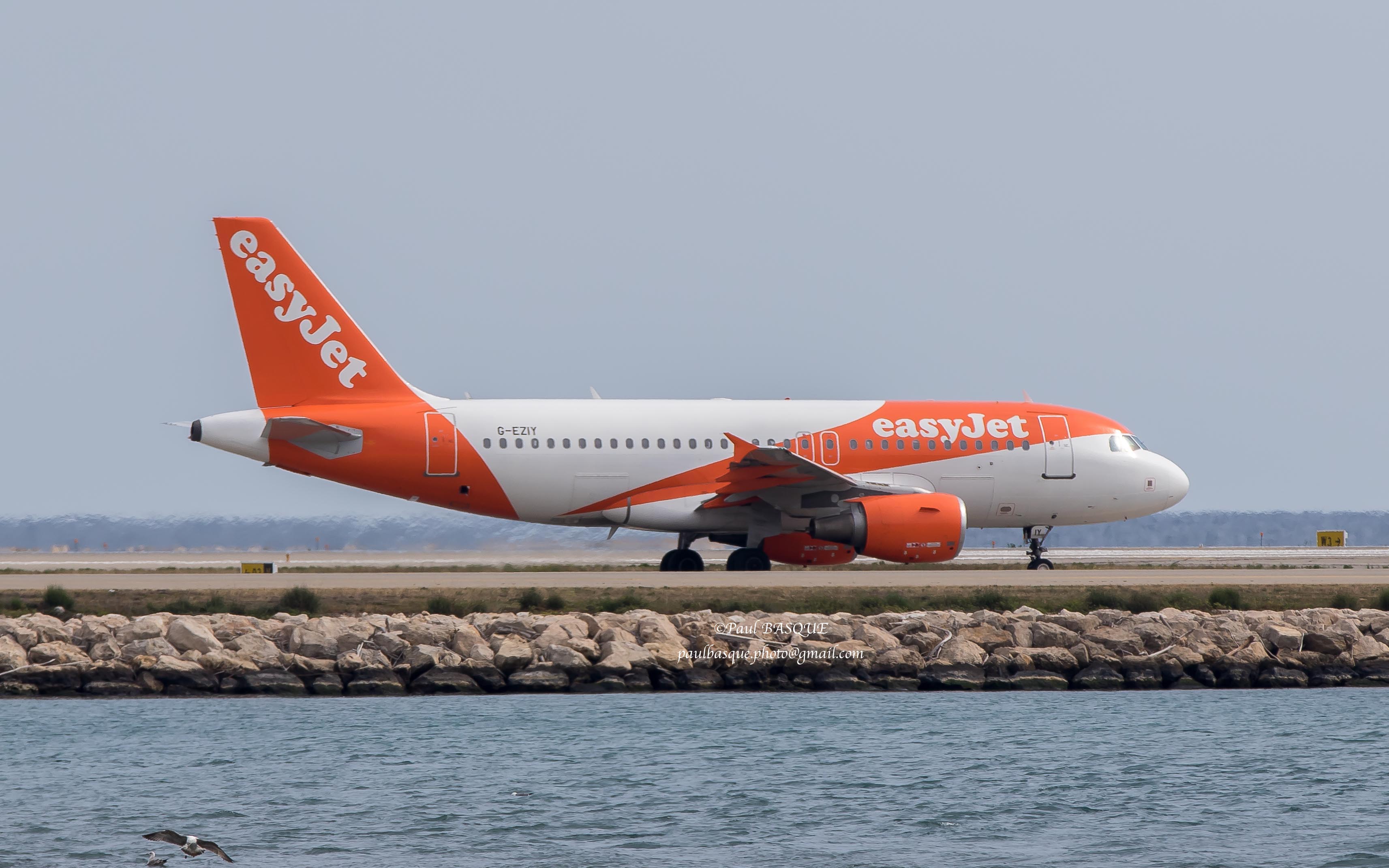 G-EZIY/GEZIY easyJet Airbus A319-111 Photo by Erazkiel - AVSpotters.com