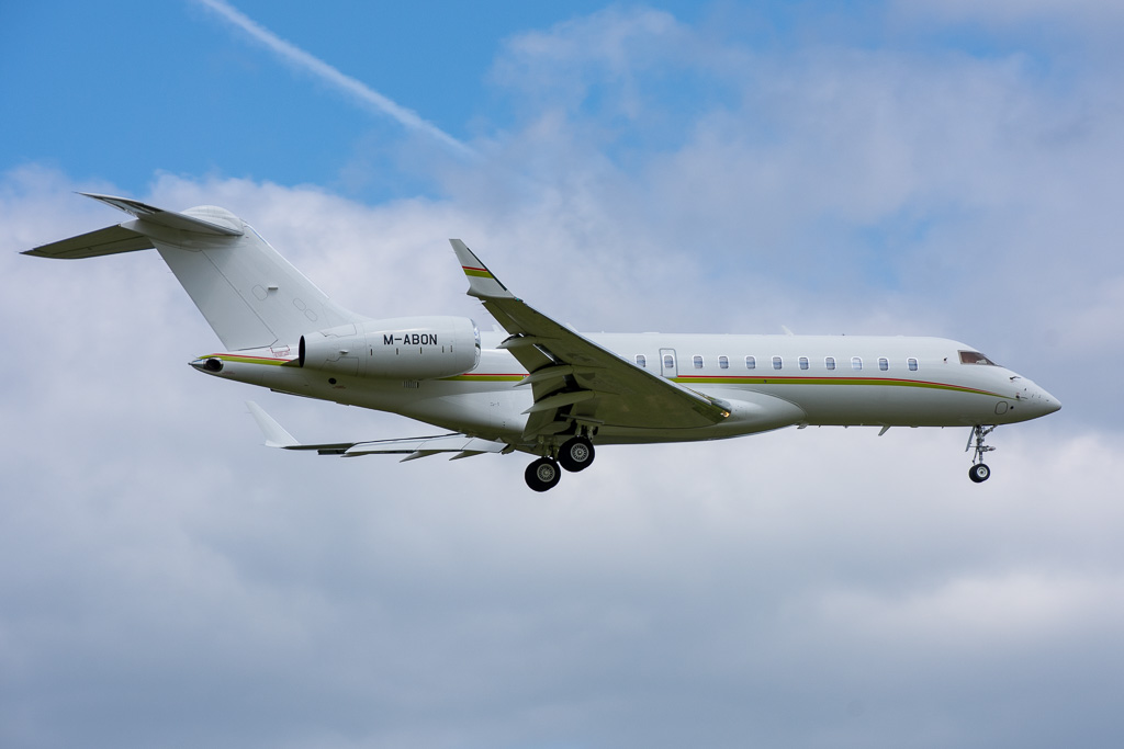 M-ABON/MABON Corporate Bombardier BD-700-1A10 Global 6000 Photo by colinw - AVSpotters.com