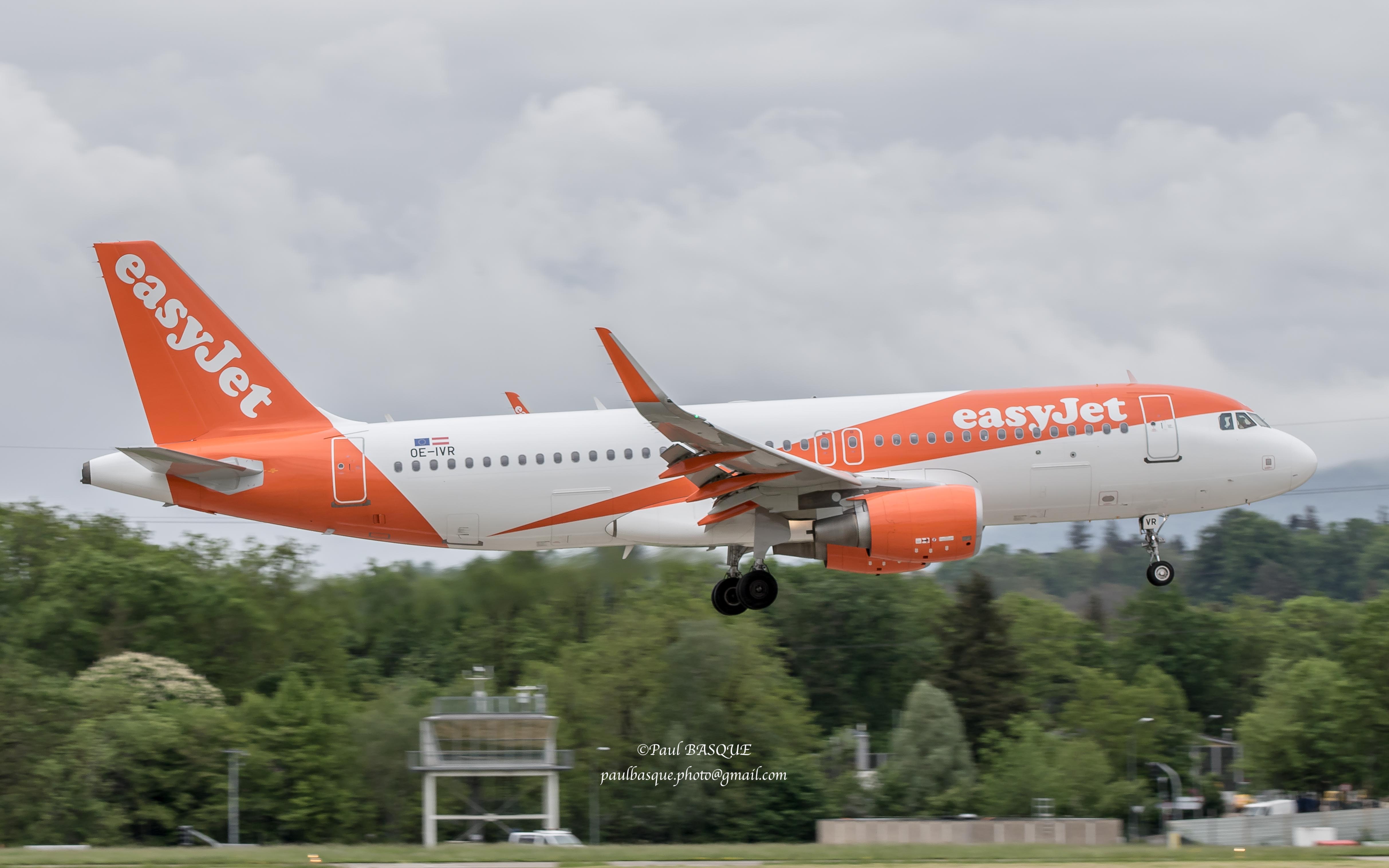 OE-IVR/OEIVR easyJet Europe Airbus A320-214(SL) Photo by Erazkiel - AVSpotters.com