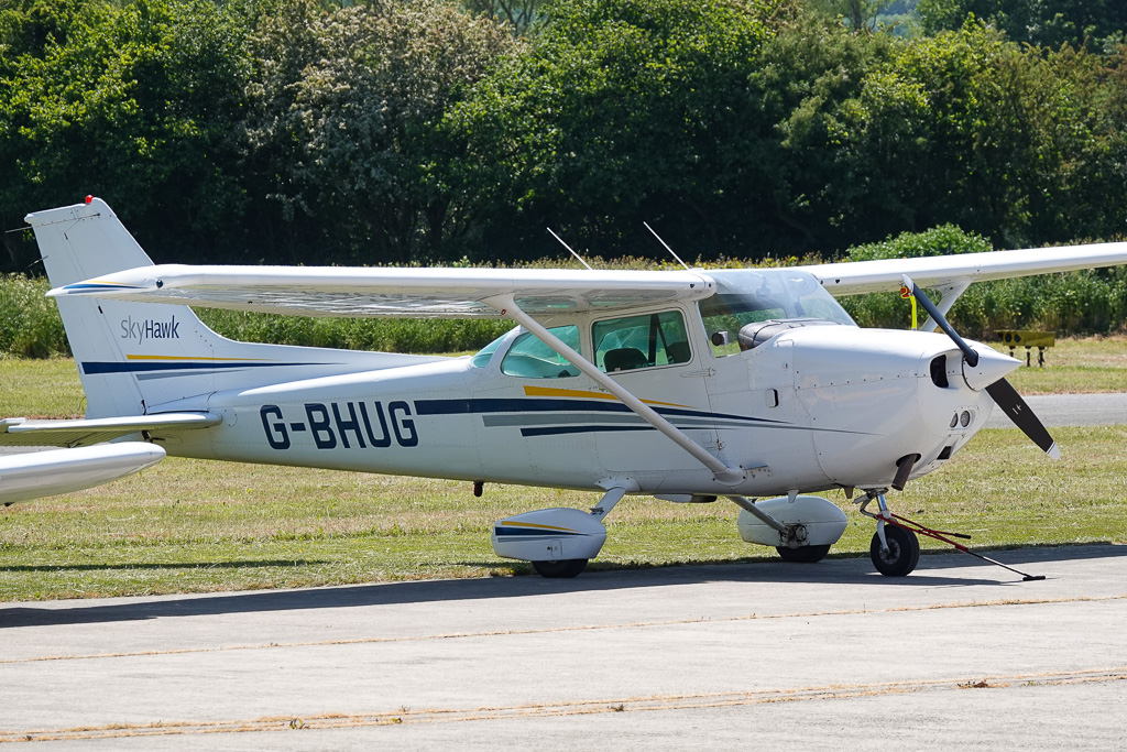 G-BHUG/GBHUG Private Cessna Cessna 172N Skyhawk Photo by colinw - AVSpotters.com