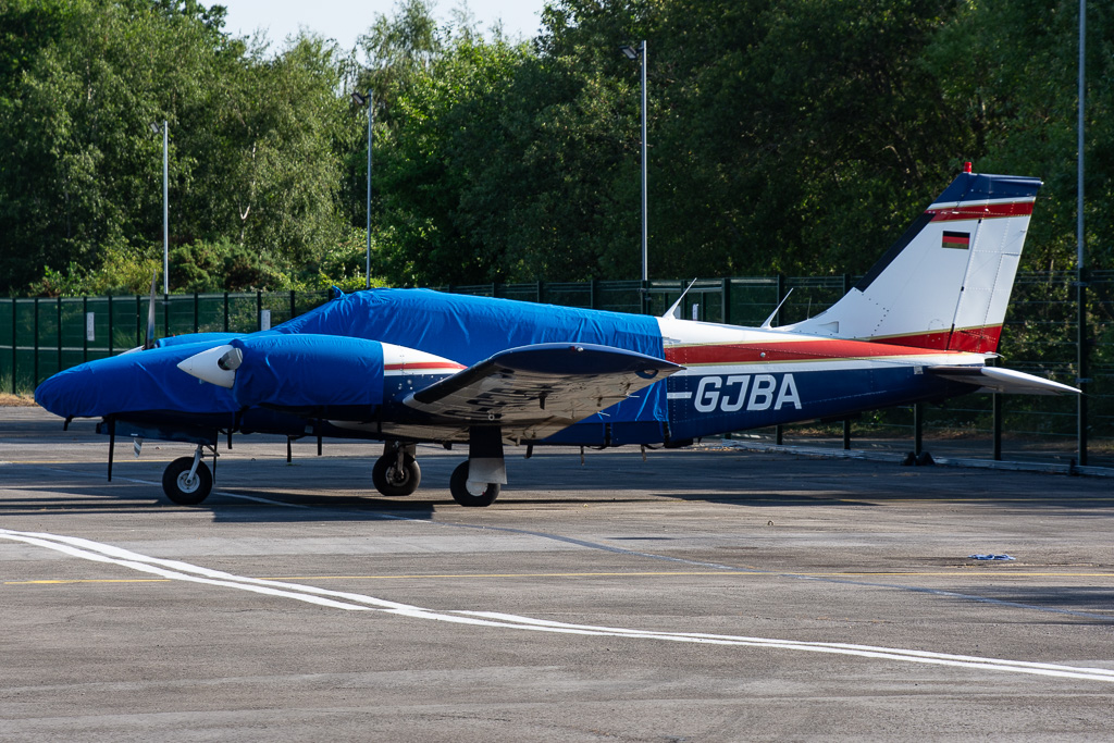 D-GJBA/DGJBA Private Piper PA-34-200T Seneca II Photo by colinw - AVSpotters.com