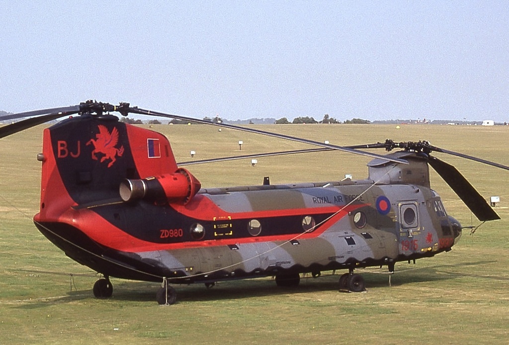 ZD980/ZD980 RAF Boeing-Vertol CH-47 Chinook Airframe Information - AVSpotters.com