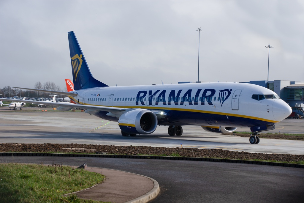 EI-IGF/EIIGF Ryanair Boeing 737 MAX Airframe Information - AVSpotters.com