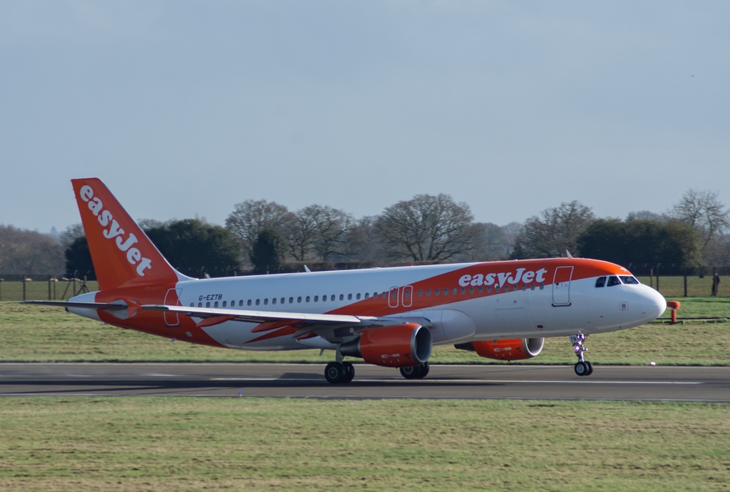 G-EZTB/GEZTB easyJet Airbus A320-214 Photo by Ayronautica - AVSpotters.com