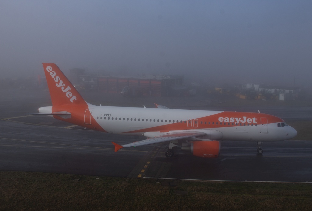 G-EZTA/GEZTA easyJet Airbus A320-214 Photo by Ayronautica - AVSpotters.com