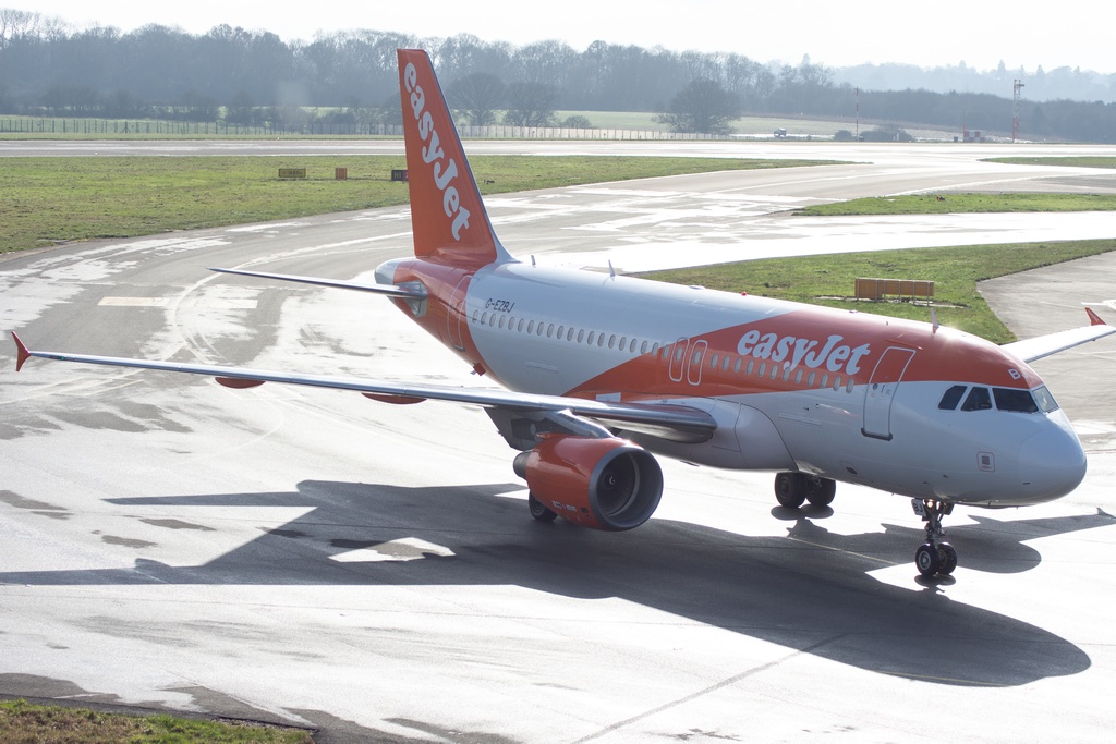 G-EZBJ/GEZBJ easyJet Airbus A319-111 Photo by Ayronautica - AVSpotters.com