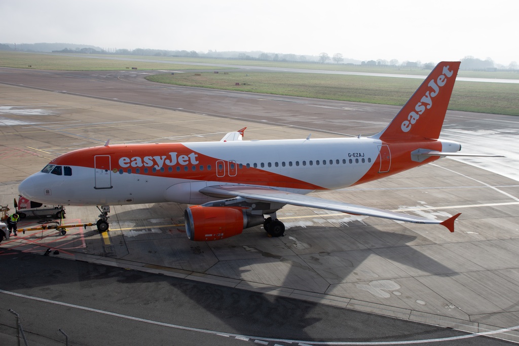 G-EZAJ/GEZAJ easyJet Airbus A319-111 Photo by Ayronautica - AVSpotters.com