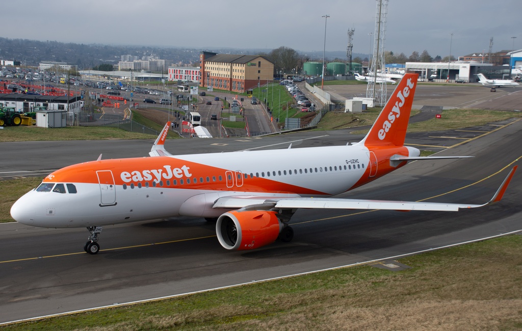 G-EZBJ/GEZBJ easyJet Airbus A319-111 Photo by Ayronautica - AVSpotters.com