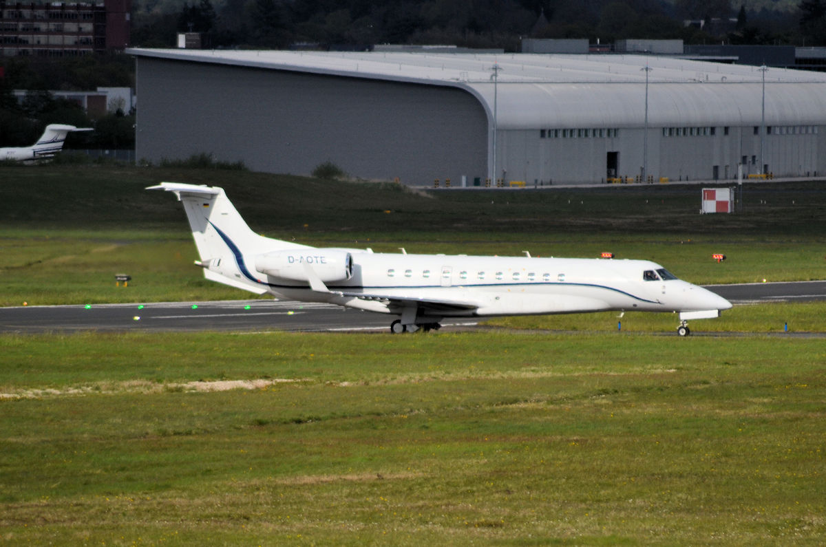 D-AOTE/DAOTE VistaJet Luftfahrtunternehmen GmbH Embraer ERJ-135BJ Legacy 650 Photo by Warthog1 - AVSpotters.com