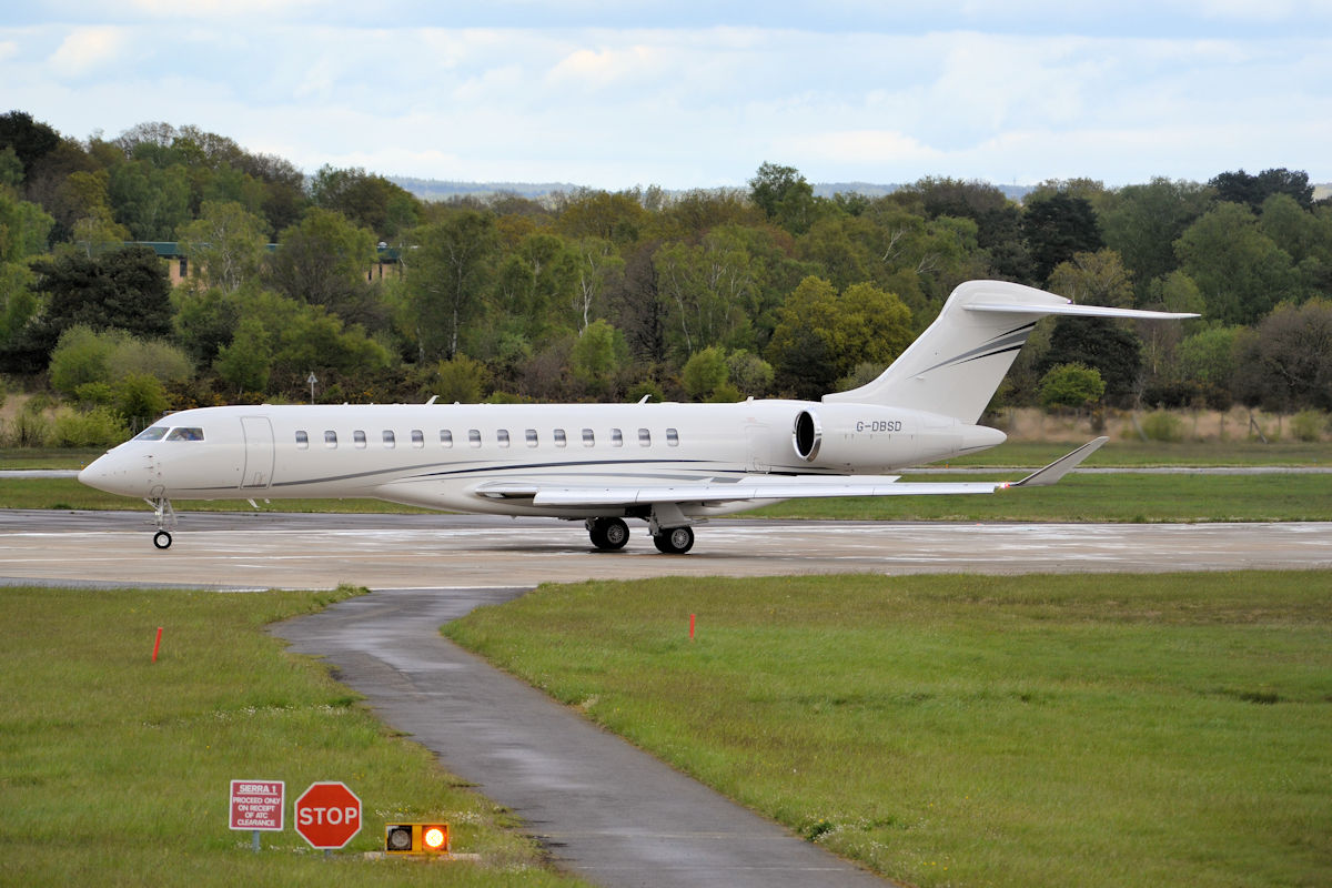G-DBSD/GDBSD Corporate Bombardier Global Express Airframe Information - AVSpotters.com
