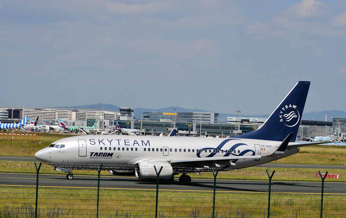 YR-BGF/YRBGF TAROM Boeing 737-78J(WL) Photo by Warthog1 - AVSpotters.com