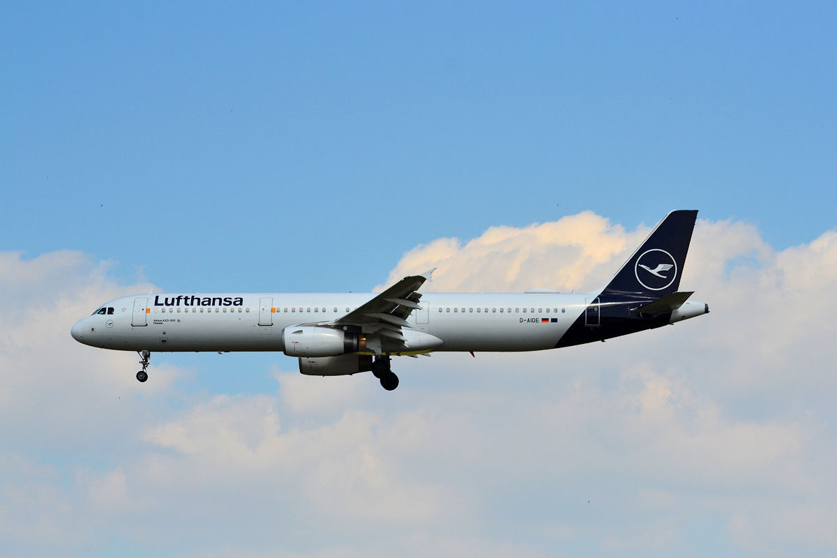 D-AIDE/DAIDE Lufthansa Airbus A321-231 Photo by Warthog1 - AVSpotters.com