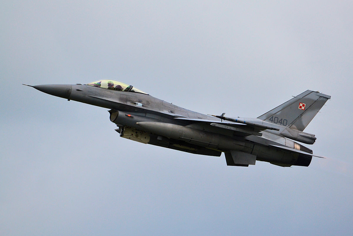 4040/4040 Polish Air Force Lockheed Martin F-16C Fighting Falcon Photo by Warthog1 - AVSpotters.com