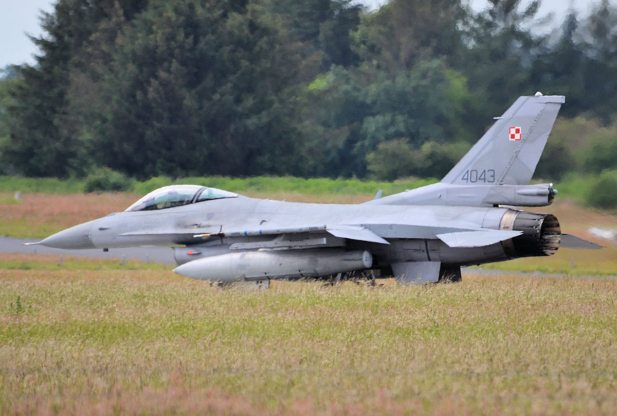 4043/4043 Polish Air Force Lockheed Martin F-16C Fighting Falcon Photo by Warthog1 - AVSpotters.com