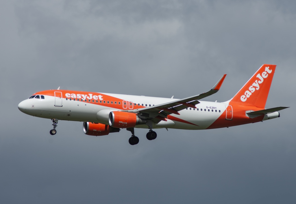 G-EZRY/GEZRY easyJet Airbus A320-214(SL) Photo by Ayronautica - AVSpotters.com