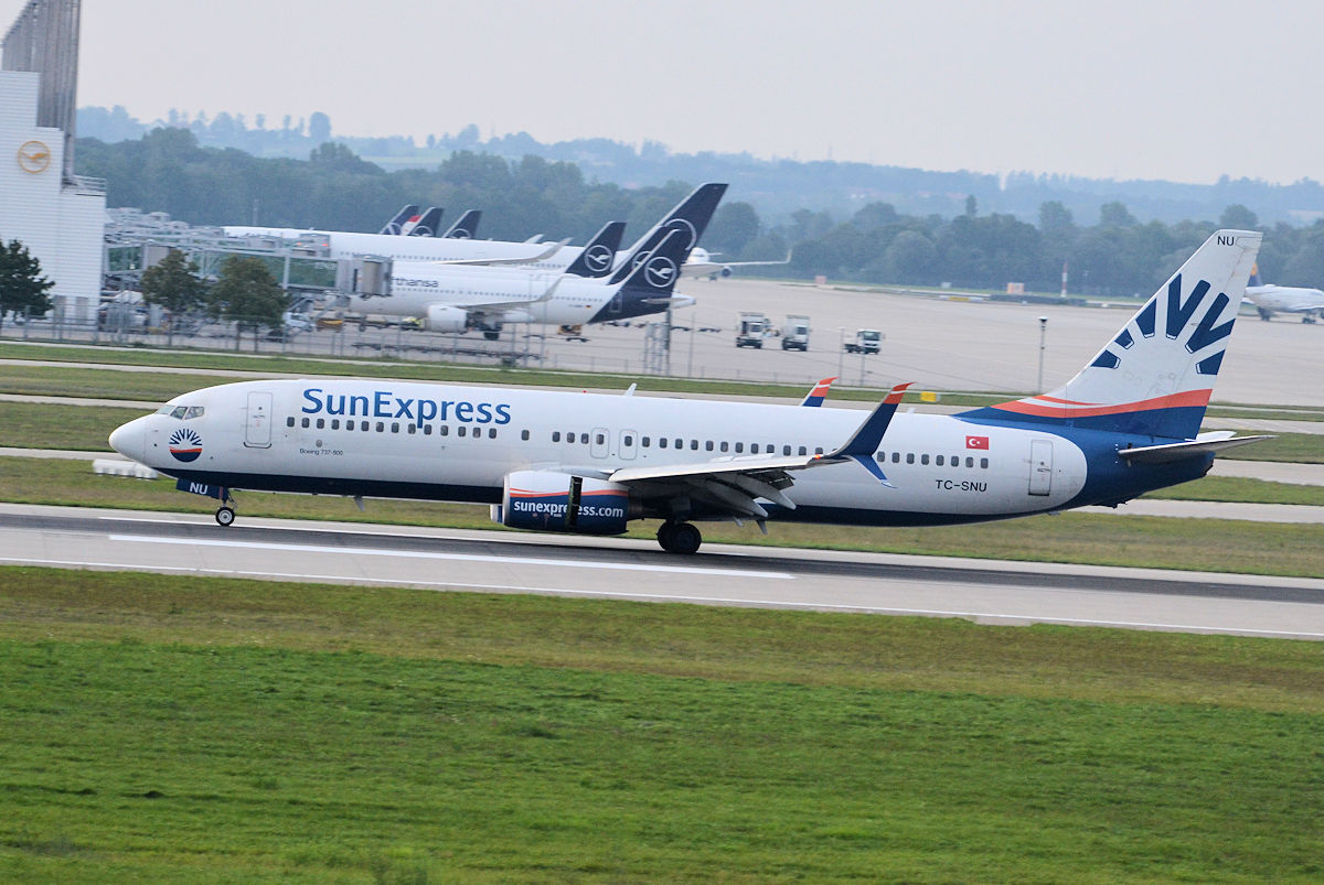 TC-SNU/TCSNU SunExpress Boeing 737-8HC(WL) Photo by Warthog1 - AVSpotters.com