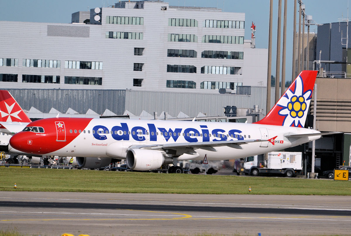 HB-IHX/HBIHX Edelweiss Air Airbus A320-214 Photo by Warthog1 - AVSpotters.com