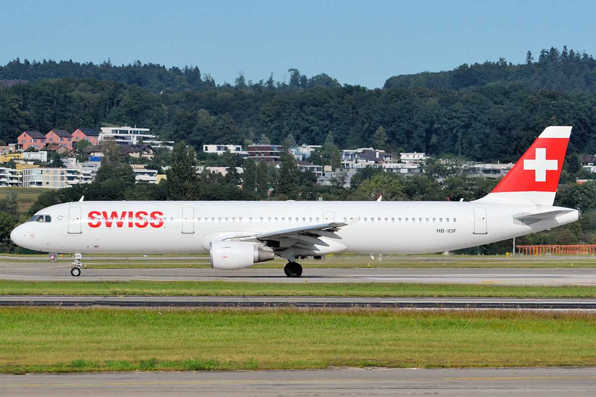 HB-IOF/HBIOF Swiss International Air Lines Airbus A321-111 Photo by Warthog1 - AVSpotters.com