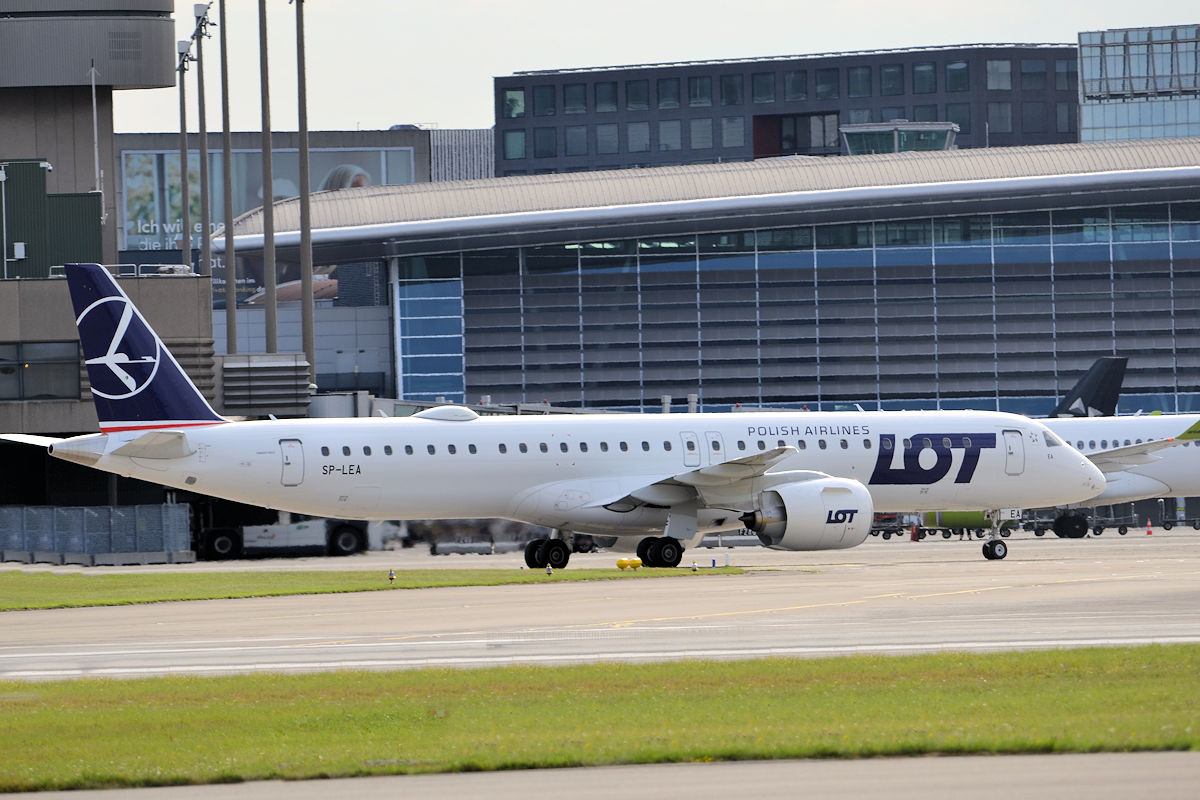 SP-LEA/SPLEA LOT Polish Airlines Embraer ERJ-195-E2 Photo by Warthog1 - AVSpotters.com