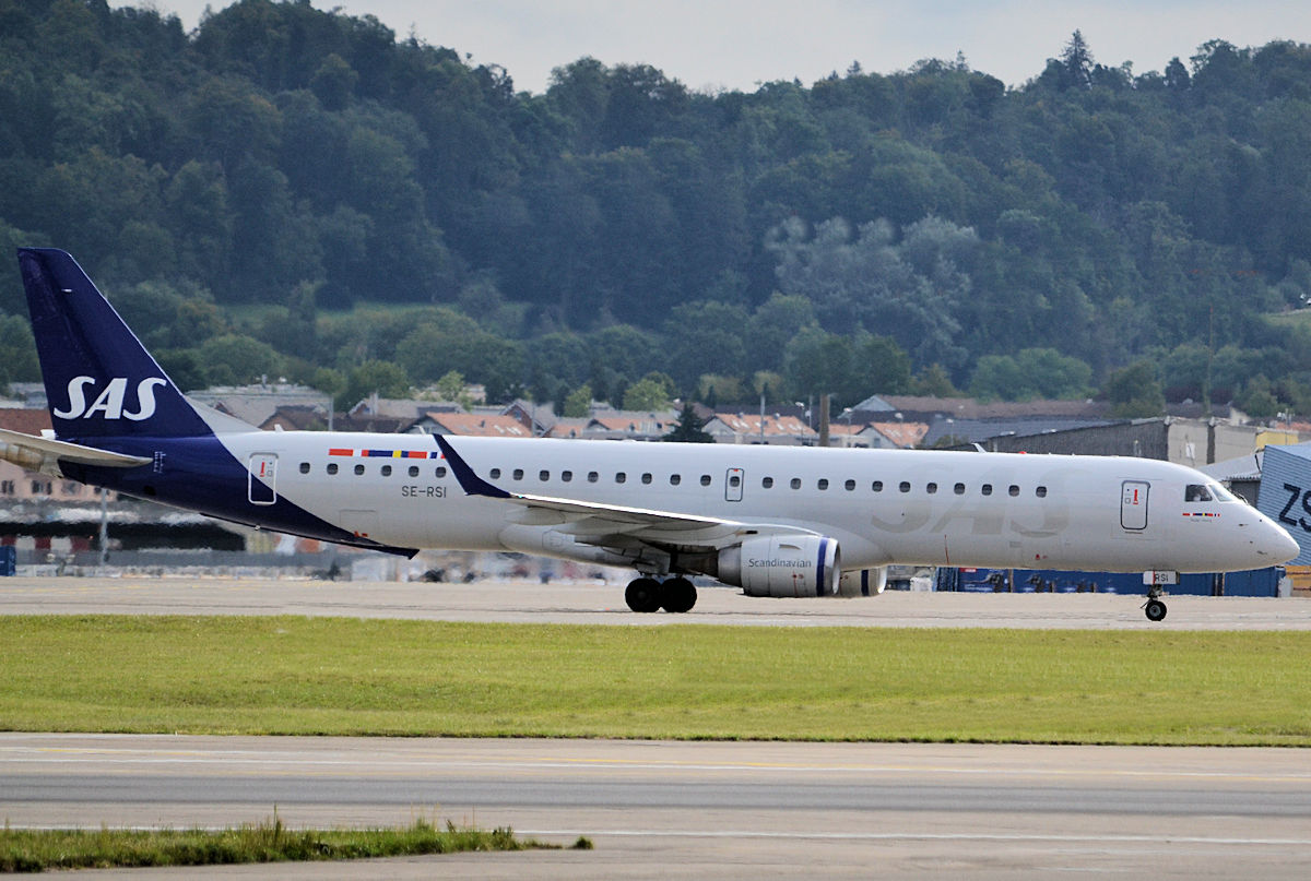 SE-RSI/SERSI SAS Link Embraer ERJ-195LR Photo by Warthog1 - AVSpotters.com