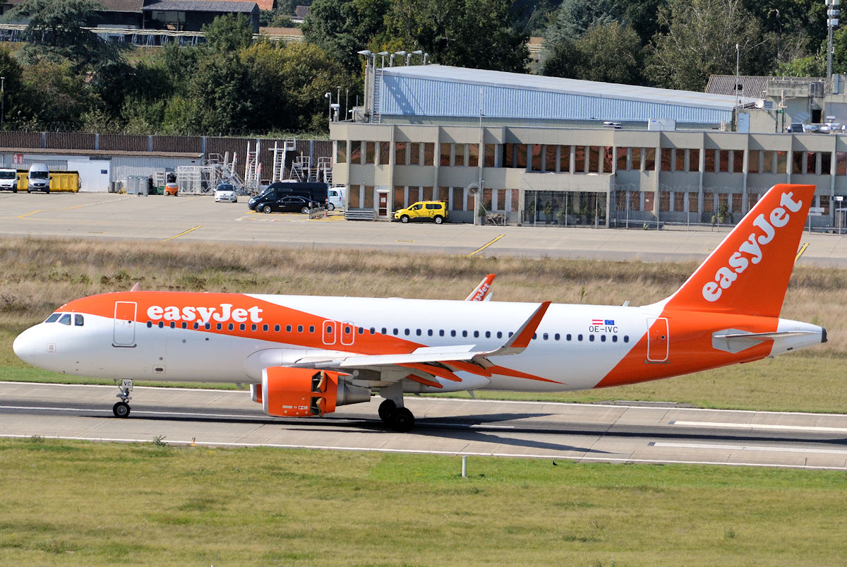 OE-IVC/OEIVC easyJet Europe Airbus A320-214(SL) Photo by Warthog1 - AVSpotters.com