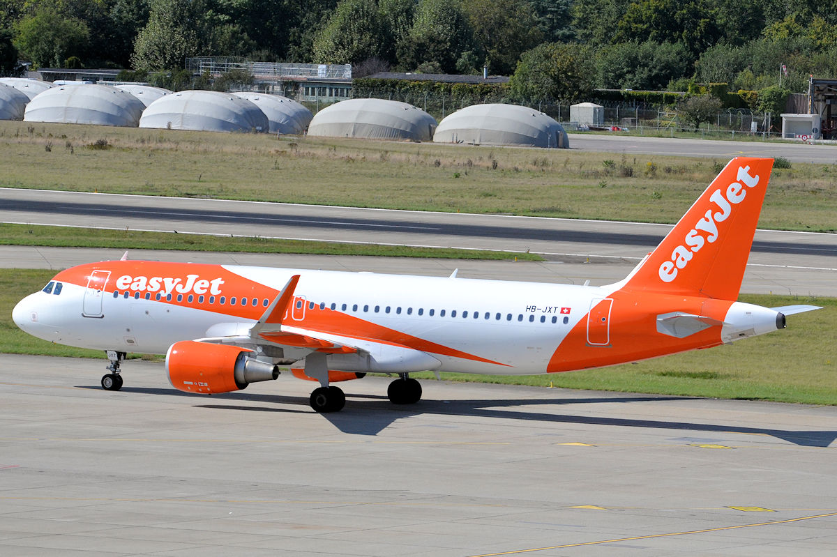 HB-JXT/HBJXT easyJet Switzerland Airbus A320-214(SL) Photo by Warthog1 - AVSpotters.com