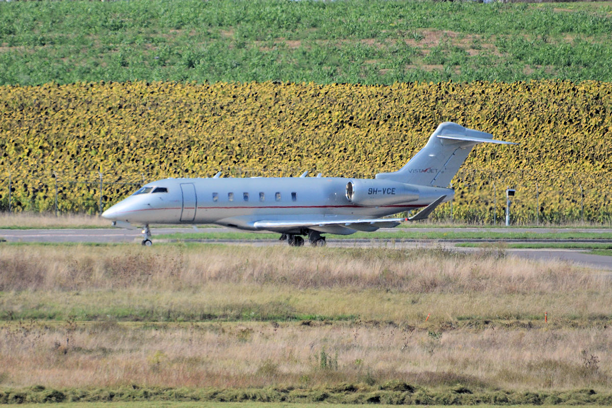 9H-VCE/9HVCE VistaJet Malta Bombardier BD-100-1A10 Challenger 350 Photo by Warthog1 - AVSpotters.com